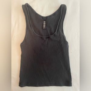 Skims black faded tank